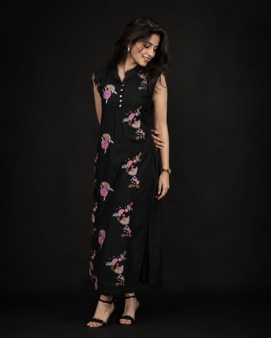 floral embroidered sleeveless straight kurta dress with mandarin collar floral embroidered sleeveless straight kurta dress with mandarin collar